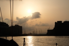 l'alba su Castel dell'Ovo